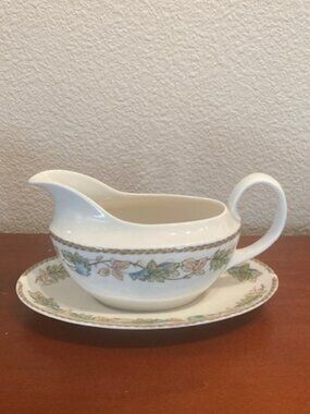 ✨ Royal Doulton 'Harbury' Fine China Gravy Boat w/Stand